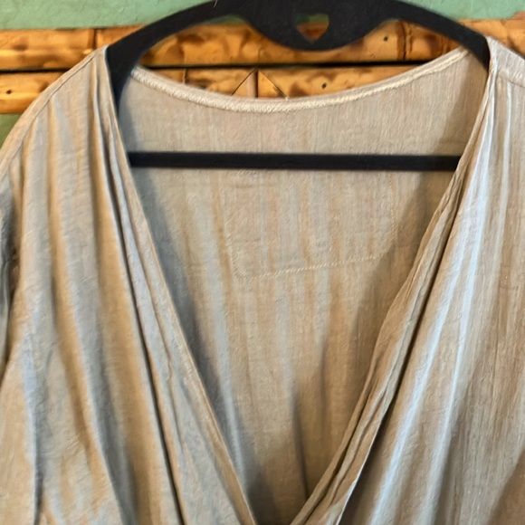 Magnolia Pearl Love Collection 
Farmhouse perfection
Cross tie tunic
🥰 - Picture 6 of 7